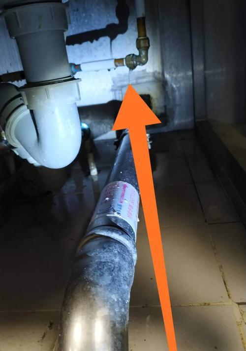 解决集成灶旁边烟道漏水的方法（有效防止烟道漏水）