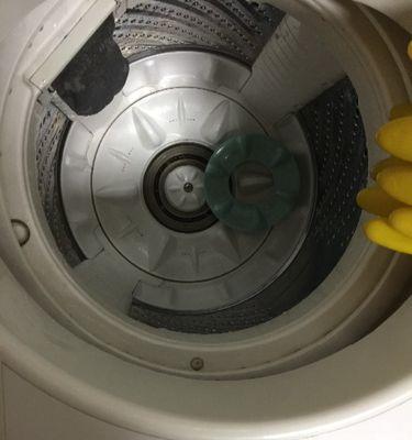 以自动洗衣机垃圾袋清洗方法为主题写1个文章（简单）