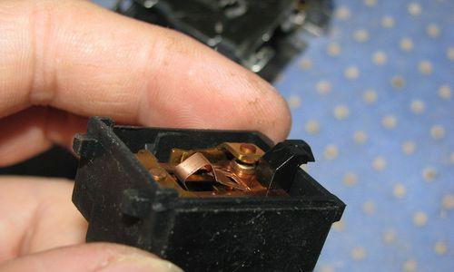三星冰箱故障代码ds解决方法及温控器更换技巧（解析三星冰箱故障代码ds并教你如何更换新温控器）