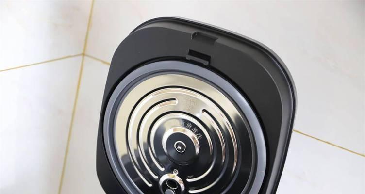 电饭煲盖子故障处理方法大全（解决电饭煲盖子故障的实用指南）