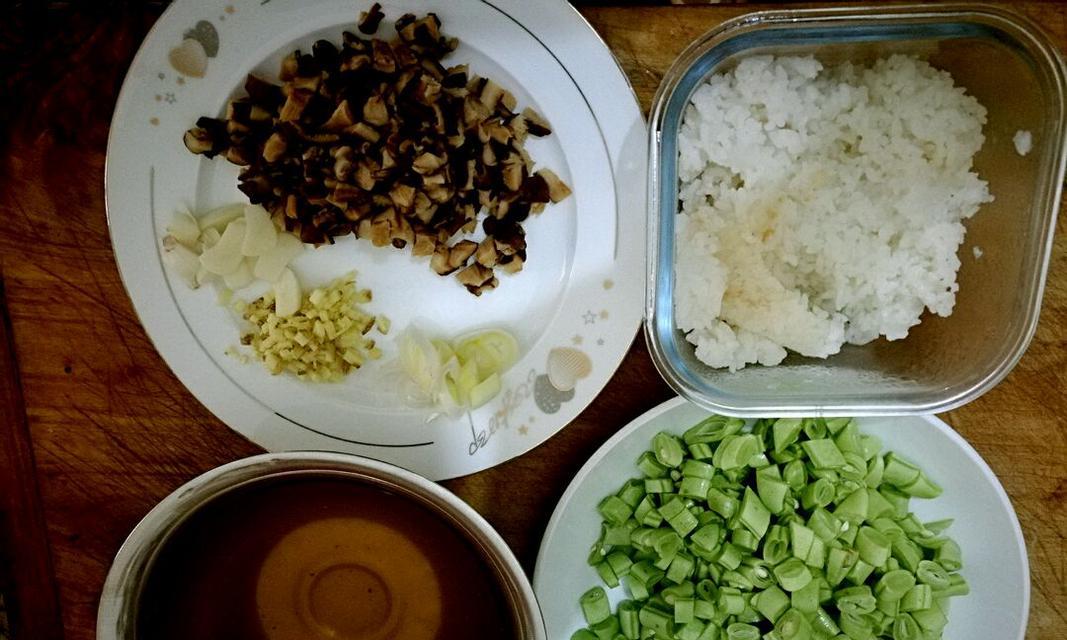 电饭煲剩饭的妙用之道（如何利用电饭煲里的剩饭创造美味佳肴）
