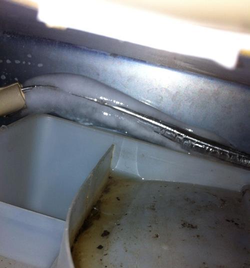 冰箱冷藏室有水珠正常吗（分析冷藏室水珠产生的原因及其对冷藏效果的影响）