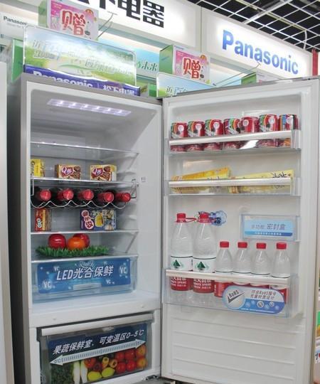 解决夏天冰柜下面大量水的问题（保持冰柜干燥）
