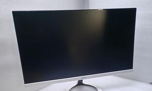 液晶显示器白色变绿的解决方法（应对液晶显示器色彩失真问题）