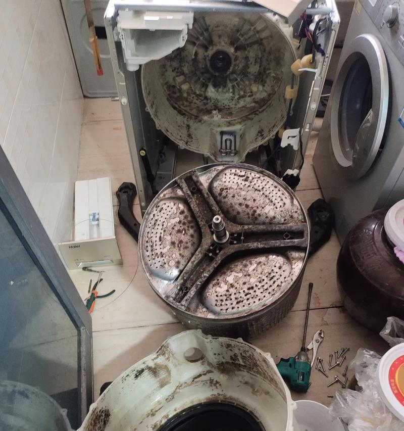 用正确的方法清洗衣机，让它焕然一新（以自己拆洗衣机清洗方法为主题）