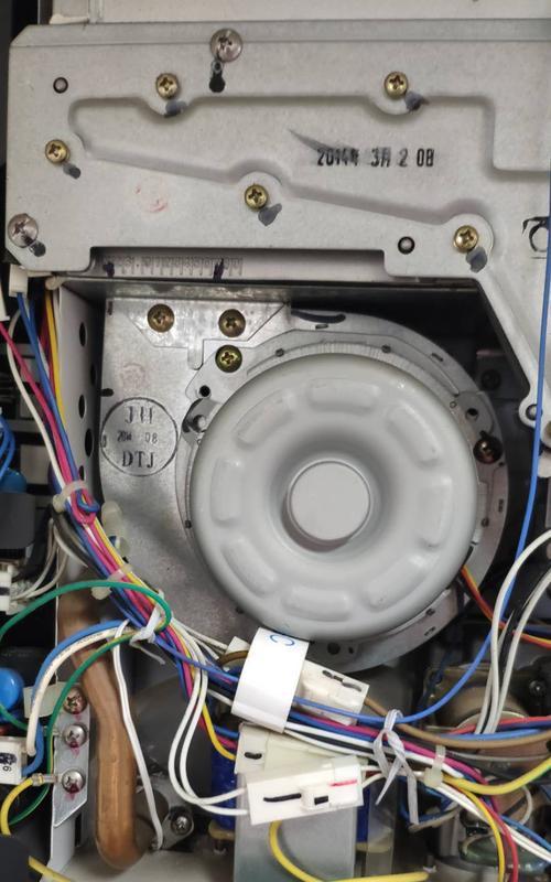 解决以能率热水器故障12种方法（从热水器漏水到无法加热）