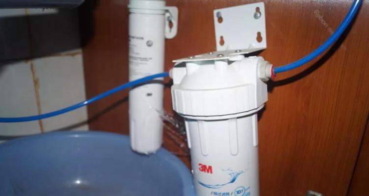 净水器内水桶漏水的处理方法（解决净水器内水桶漏水问题的实用技巧）