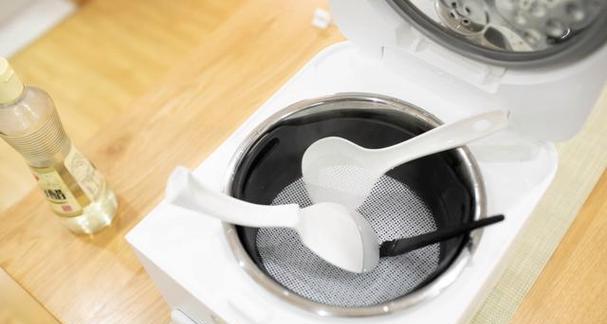 以臻米电饭煲不通电怎样修（一步一步教你解决电饭煲无法通电的问题）