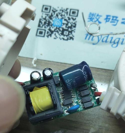 换电瓶后显示器不亮怎么办（解决方法及注意事项）