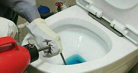 马桶堵住了下水慢怎么办啊？快速疏通方法有哪些？