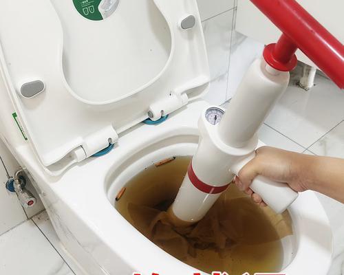马桶异物卡住了怎么办？快速疏通下水道的步骤是什么？