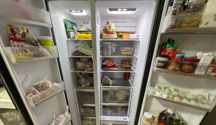 冰箱突然不制冷且周身发热的原因是什么？