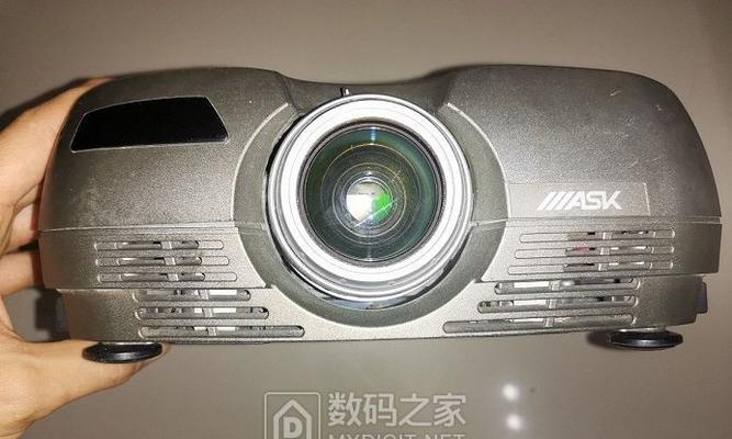 投影仪画面不自然？如何快速调整和优化显示效果？
