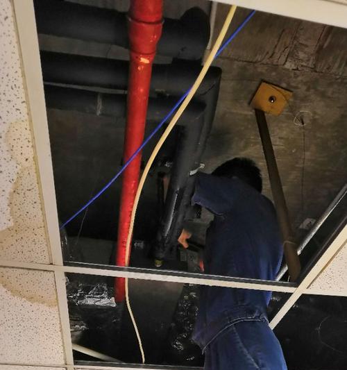 空调排水管堵住的影响及解决方法（排水管堵塞的危害与常见堵塞原因）