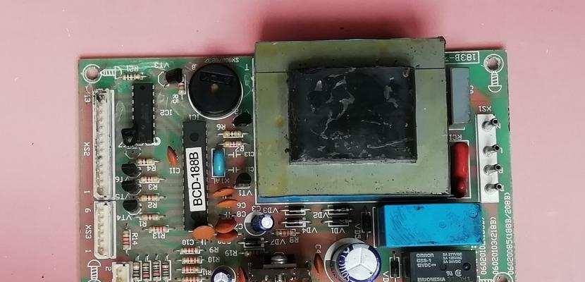 冰箱主板维修教程（解决冰箱主板故障的有效方法）