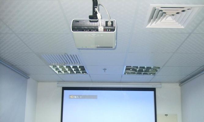 学生如何使用教室投影仪？操作视频教程在哪里？