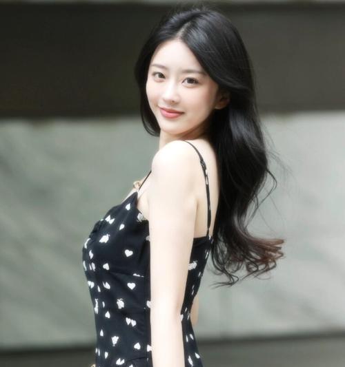 弯曲拿手机拍照姿势怎么调？如何调整拍照姿势以获得最佳效果？