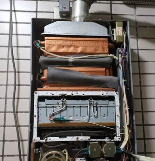 热水器放水时吹气声不断，这是怎么回事？