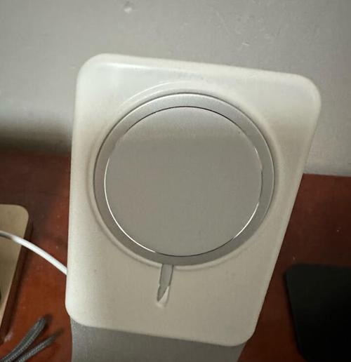 磁吸充电器使用时发热正常吗？