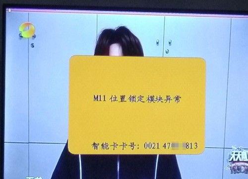 机顶盒小孔位置如何查找？