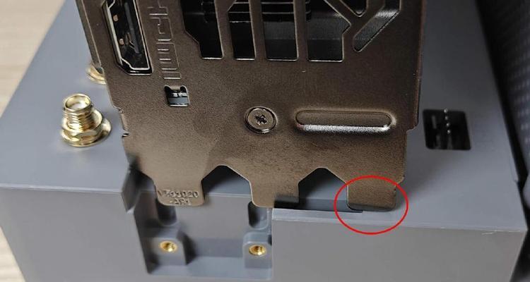 显卡独立后挡板的安装方法是什么？