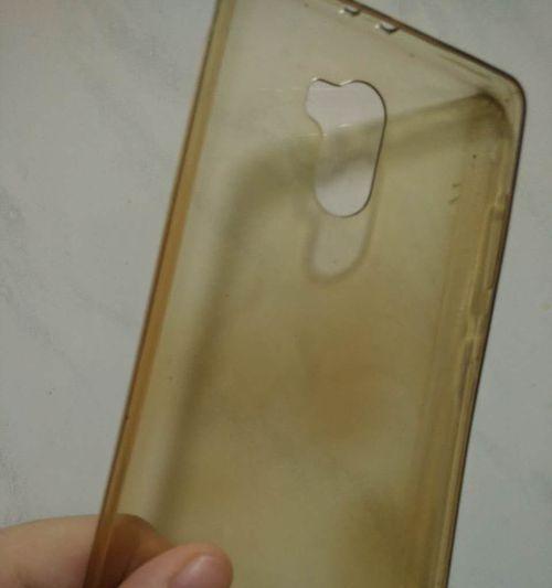 手机壳上的黄色线条如何清洗？使用什么清洁剂？
