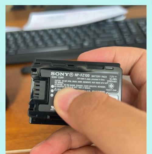 索尼相机7cm2的充电方法是什么？充电时需要注意什么？