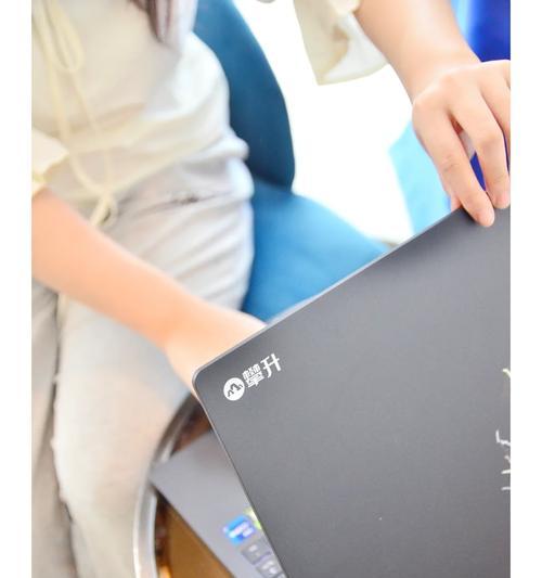 攀升笔记本电脑出现闪屏的原因是什么？