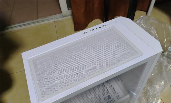 新买的电脑机箱侧板如何拆卸？拆卸侧板有什么技巧？