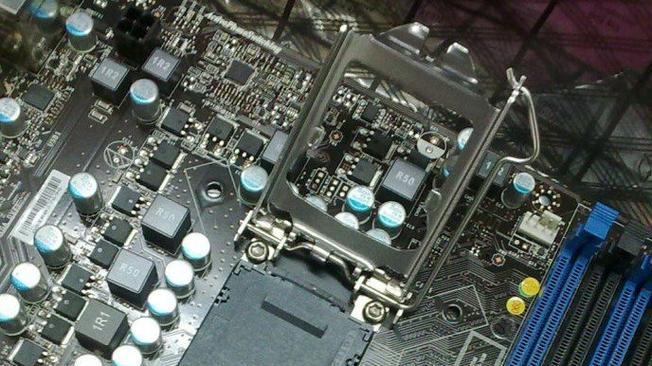 e526v4安装cpu步骤是什么？