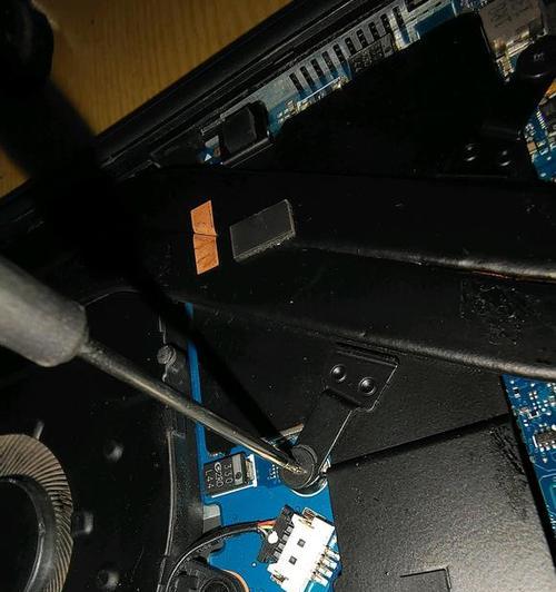 散热器螺丝固定方法是什么？