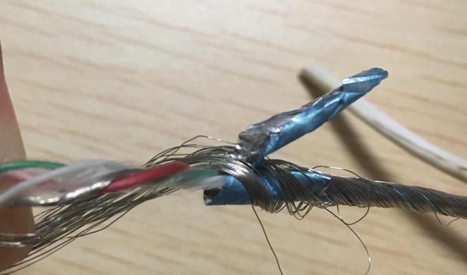 数据线纤维丝去除方法是什么？