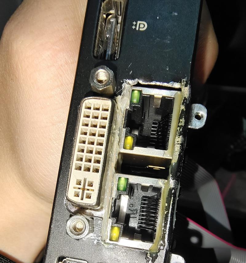 路由器网口盖子的拆卸方法是什么？