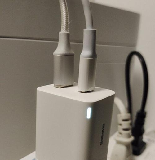 倍思专用车载充电器的使用方法是什么？有哪些特点？
