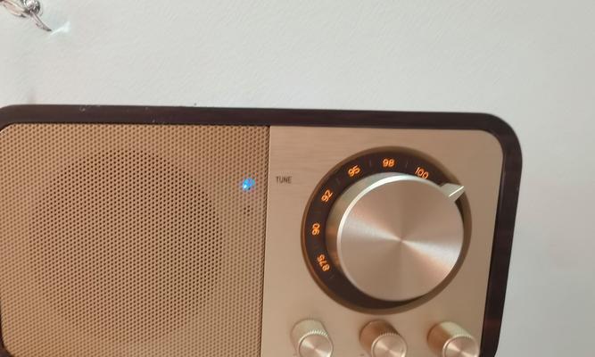 哪种低音炮具备收音功能？
