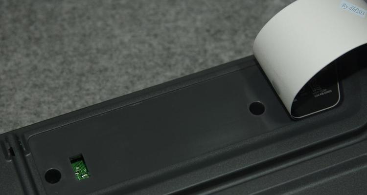 赛睿键盘数据线拆卸步骤是什么？