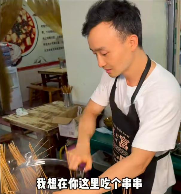 一个鸡爪10根签，美女吃四川串串花了418元，饭店曝光引网友狂喷
