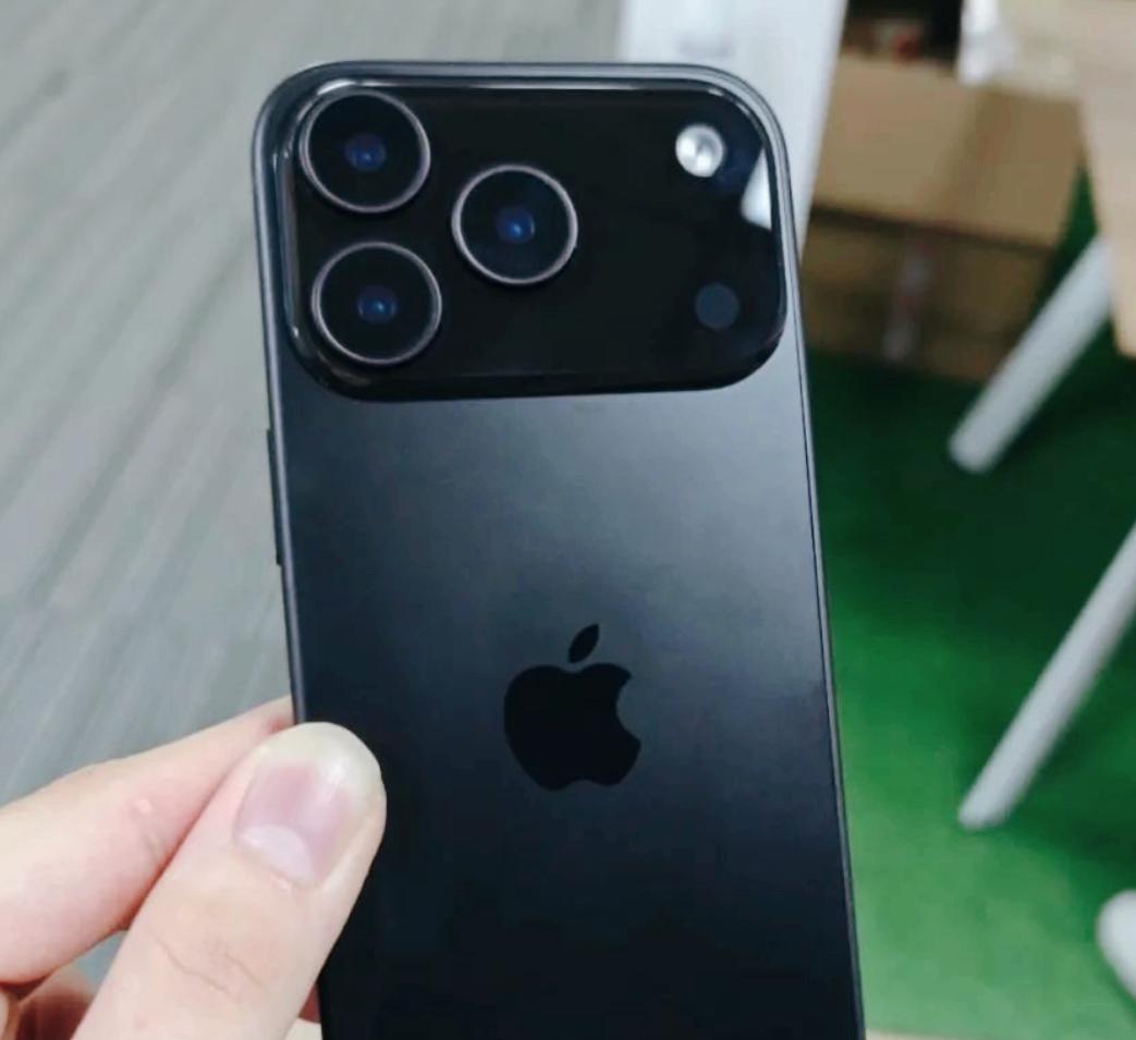 iPhone17Pro新增灰色，iPhone6用户泪目：苹果这是要重回巅峰？