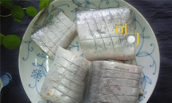 冰箱妙招（冰箱保鲜技巧，让带鱼新鲜如初）