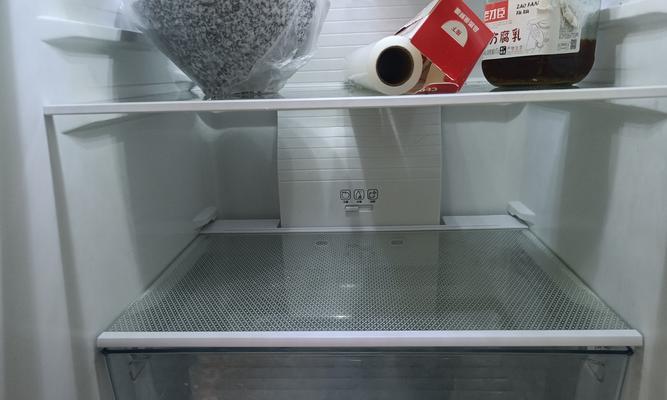 冰柜不制冷有油味？解决方法来了！（探讨冰柜不制冷有油味的原因及解决方案）