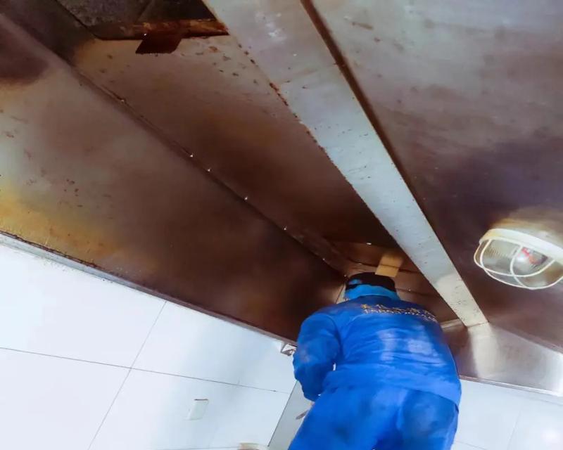 如何正确清洗乾宇油烟机（简单操作，保持油烟机清洁）