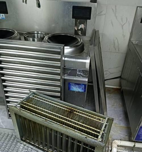 中式油烟机清洗罩的正确套用方法（让你的厨房更清洁、更安全）
