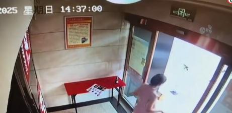 一家五口逃单后续，女子长相漂亮身材好，完整监控曝光，早有预谋