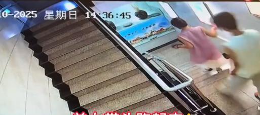 一家五口逃单后续，女子长相漂亮身材好，完整监控曝光，早有预谋