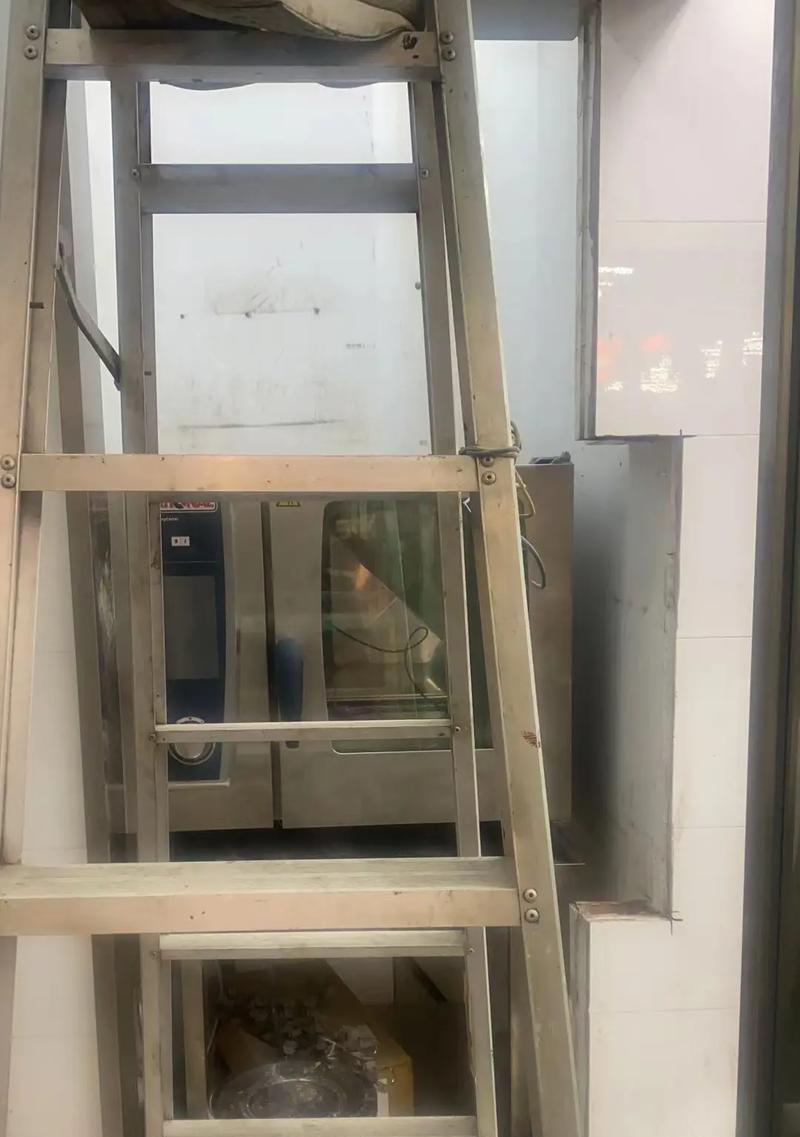 烤箱修理指南（专业技巧帮助你修复烤箱故障）