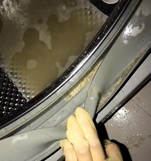 洗衣机发霉了怎么办（如何有效清除洗衣机内的霉菌）