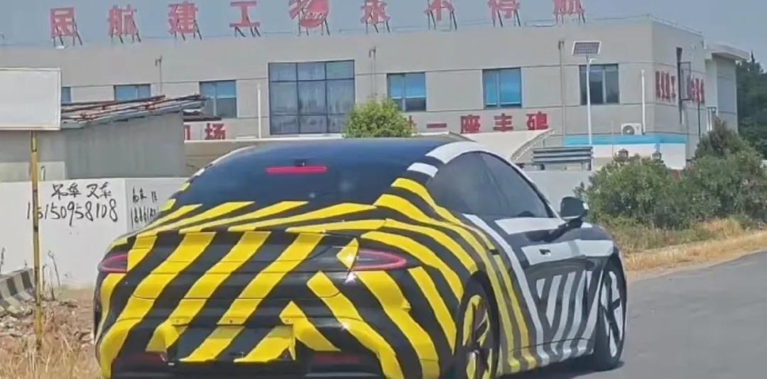 小米新款SU7L加长版新车曝光，但何时才有现车？