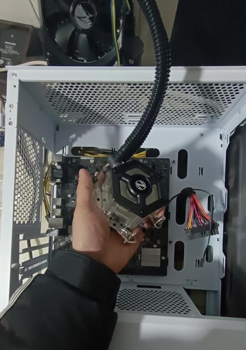 水冷风散热器安装步骤是什么？