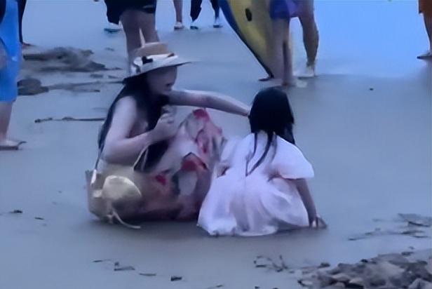 男子三亚溺亡后续，漂亮妻子崩溃大哭，女儿目睹全程，网友不同情