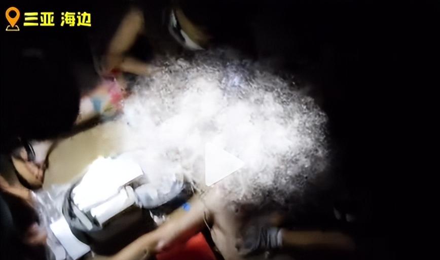 男子三亚溺亡后续，漂亮妻子崩溃大哭，女儿目睹全程，网友不同情